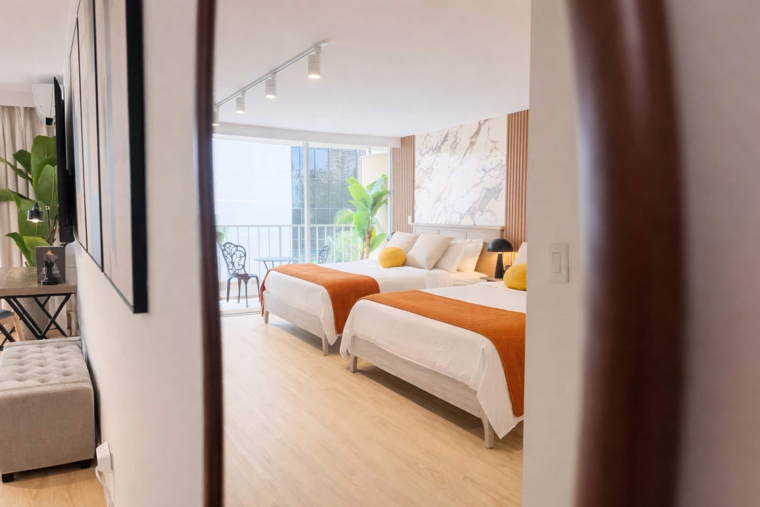 Modern Island Retreat | Central Location + Parking - Image 9