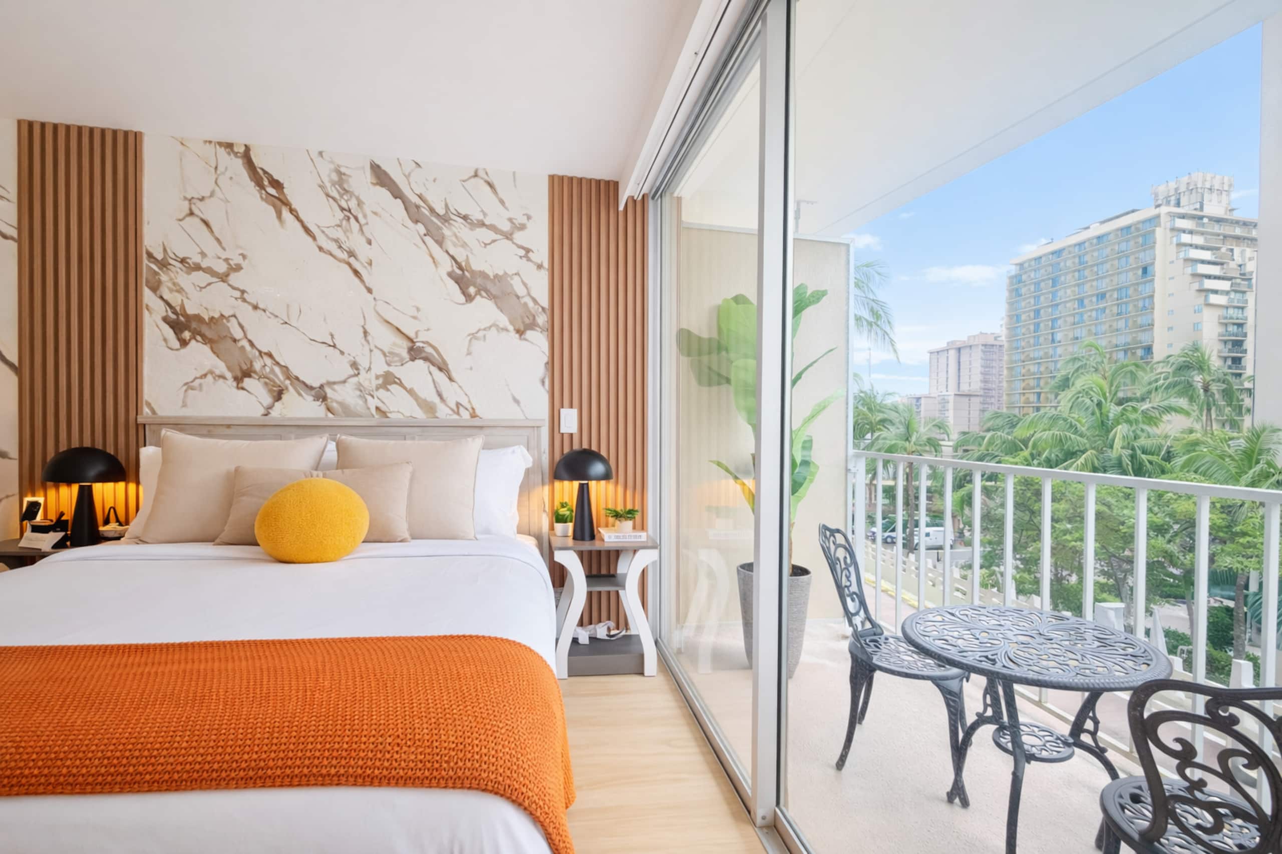 Modern Island Retreat | Central Location + Parking - Image 5