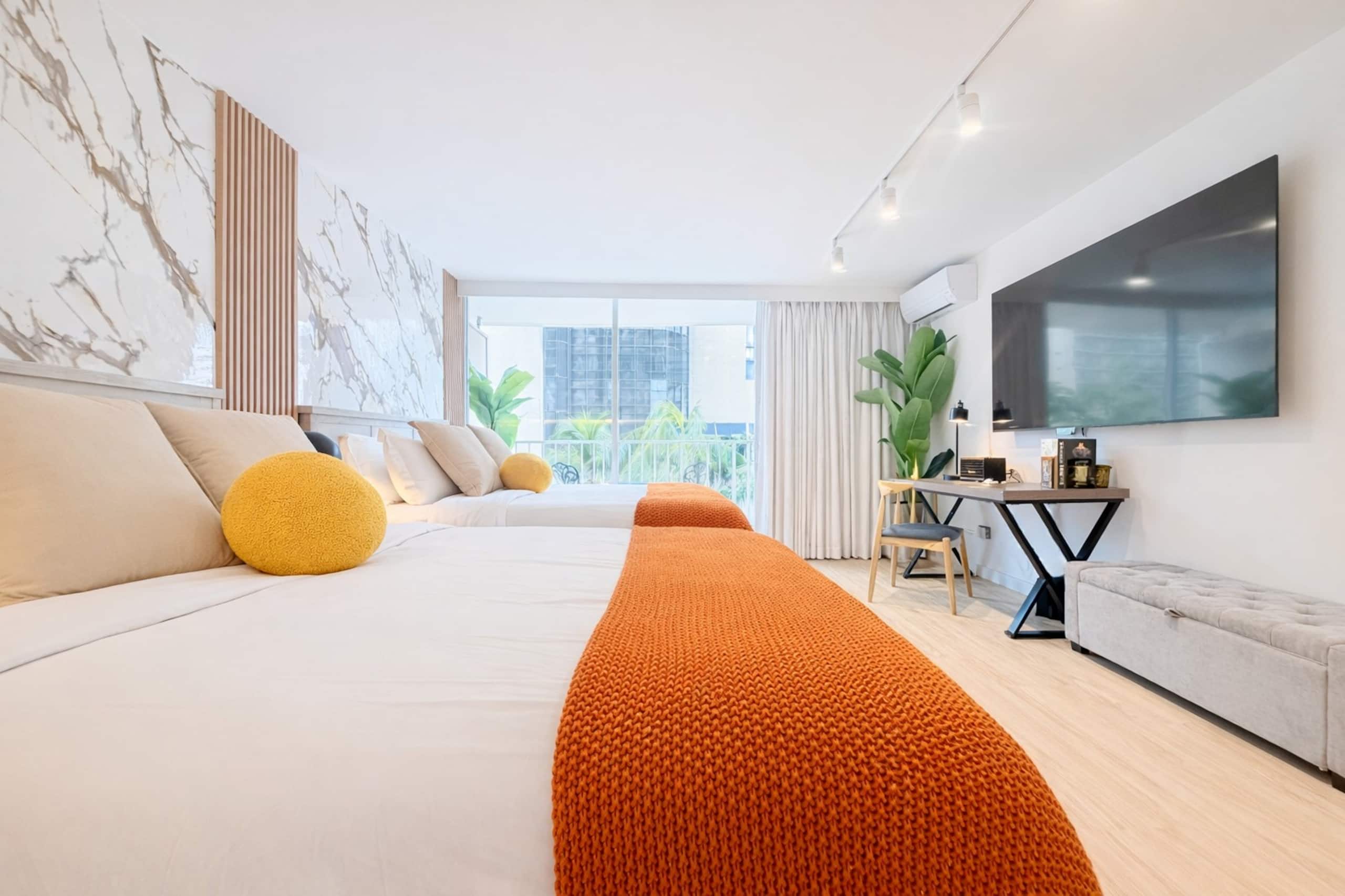 Modern Island Retreat | Central Location + Parking - Image 8