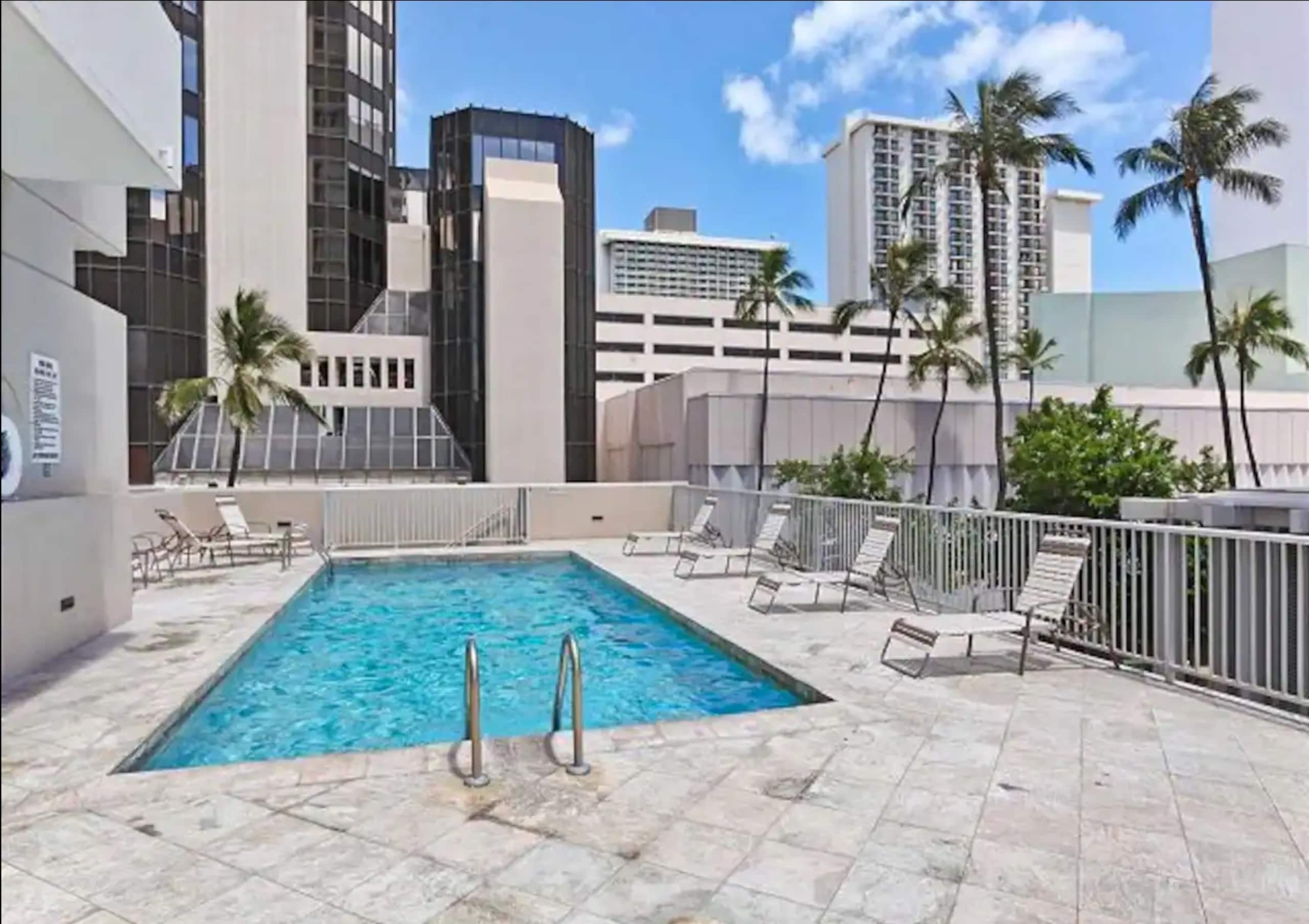 Modern Island Retreat | Central Location + Parking - Image 28