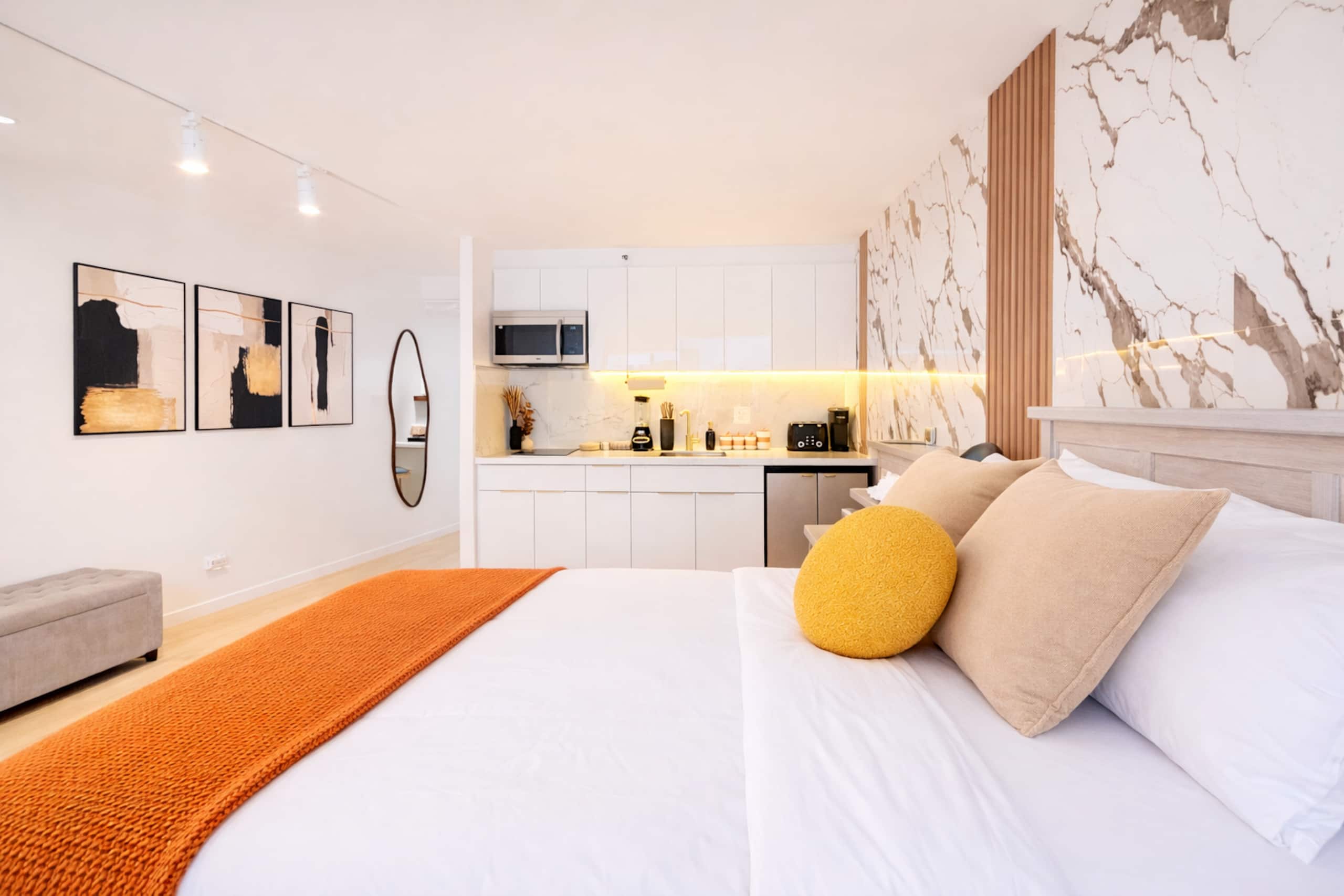 Modern Island Retreat | Central Location + Parking - Image 2