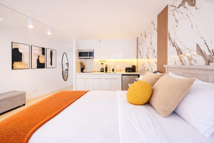 Modern Island Retreat | Central Location + Parking - Honolulu