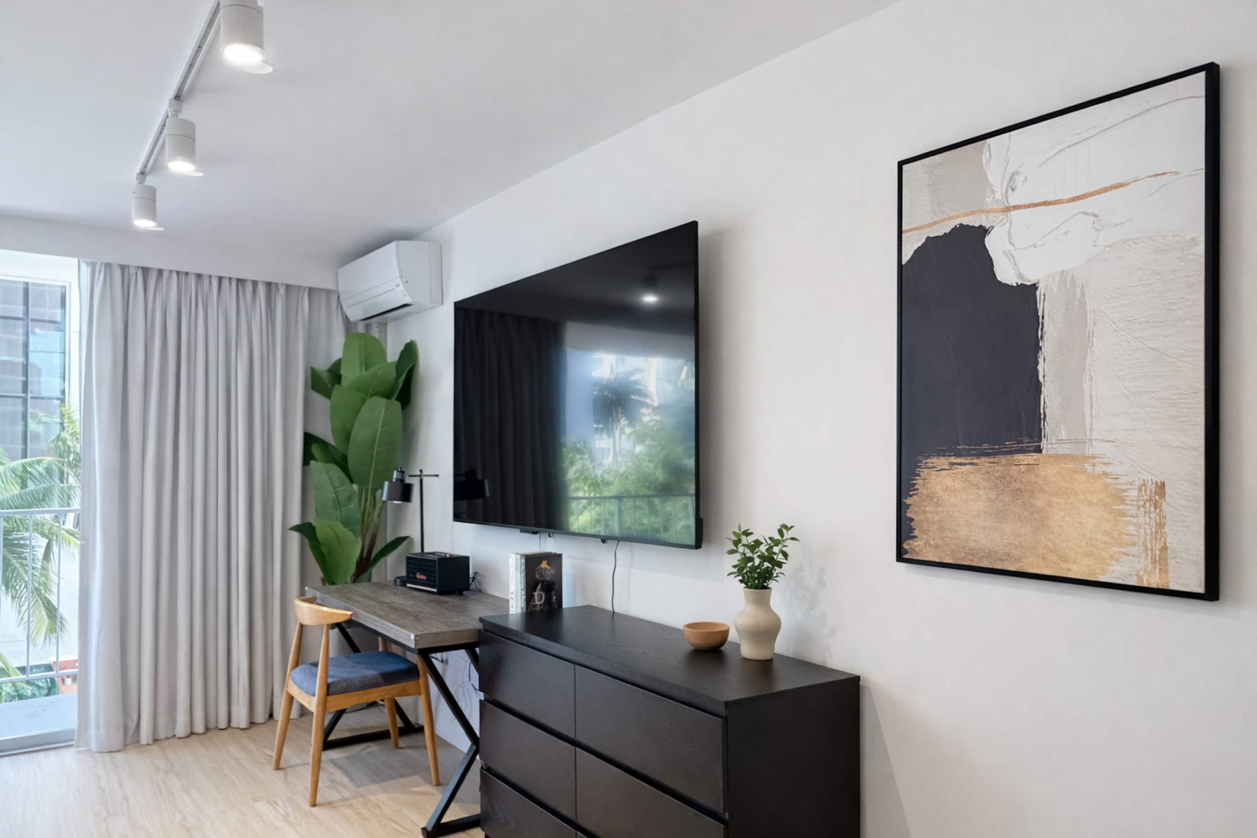 Modern Island Retreat | Central Location + Parking - Image 23