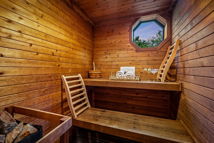 Smoky Honeymoon Cabin with Sauna, Hot Tub & Cinema