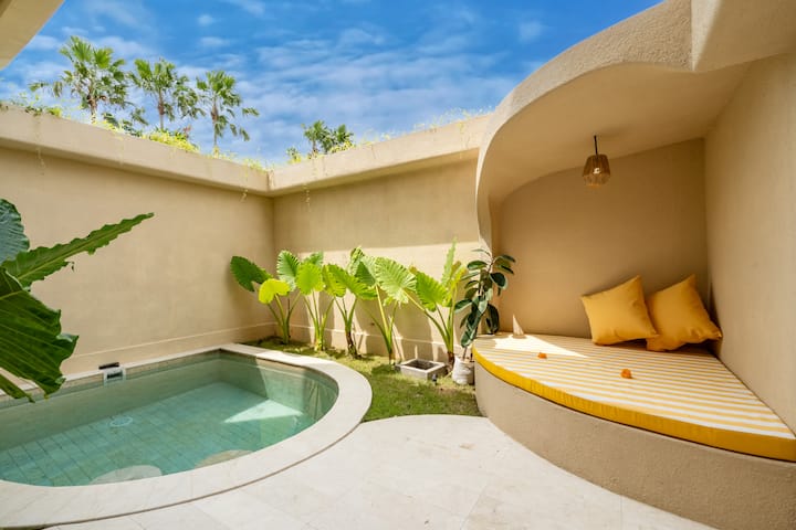 Soak & Swim At Boutique Island Hideaway In Umalas - Canggu