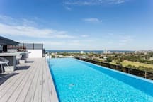 St Kilda Pool Luxe by Ready Set Stay *
