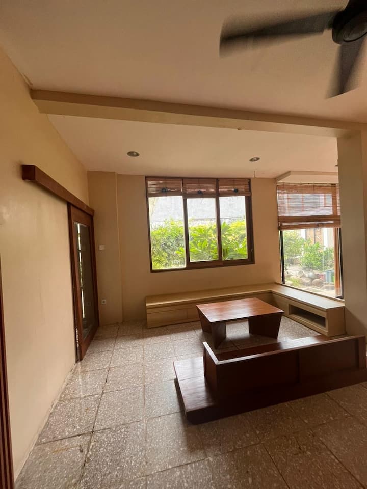Villa With Pool In Jakarta’s Central Area - 雅加達