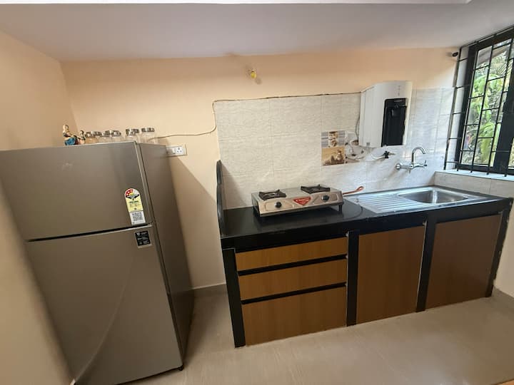 Full kitchen image 2