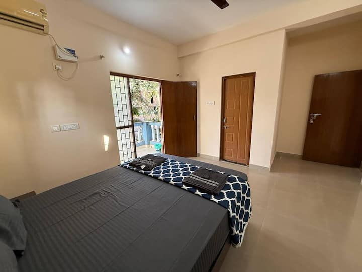 Bedroom 1 image 4