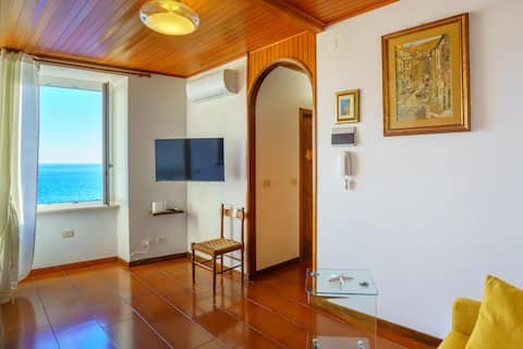 Popular Airbnb listing: Ca' du Dria - Terraces Over the Sea - Riomaggiore in Riomaggiore
