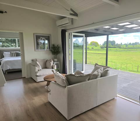 Successful Airbnb property: Fieldstay cottage- 9 minutes to Hamilton airport in Waipa District