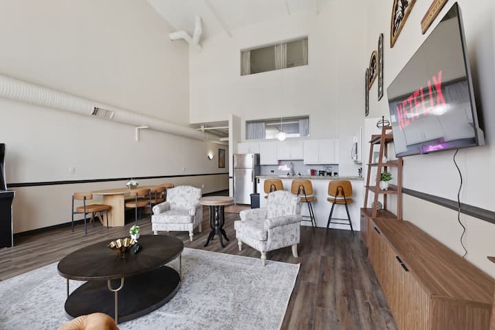 New Downtown Indy 3br Retreat | Sleeps 10+arcade - Indianapolis, IN