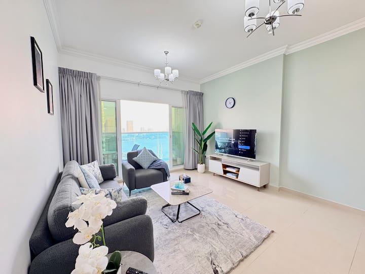 Elegant 2br Waterfront Apartment |Spacious - Sharjah