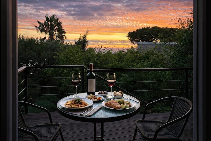 Serene Hilltop Master Suite - Room With A View - Somerset West