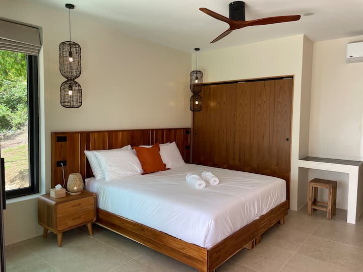 Lit king size pouvant être aménagé en deux lits simples sur demande