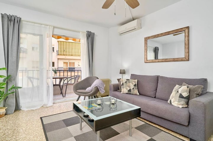 Nerja Beachfront Apartment Sea Views And Balcony - Nerja