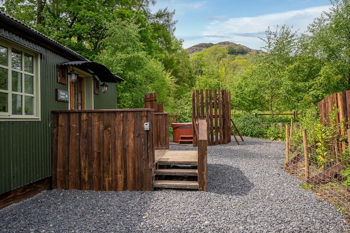 Thistle Lodge, Hot Tub And Mountain Views - Coniston