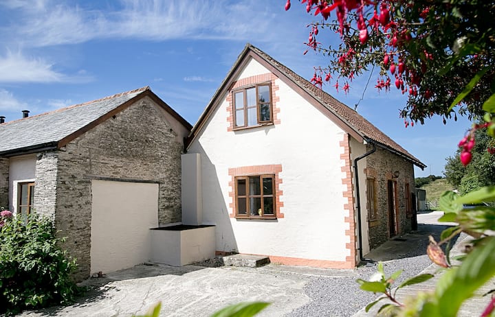 Charming Coastal Cottage Near Lee Bay | Sleeps 3 - Woolacombe