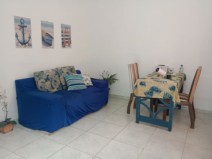 Salon i blagovaonica. Jednostavna kuća, kuća na plaži.