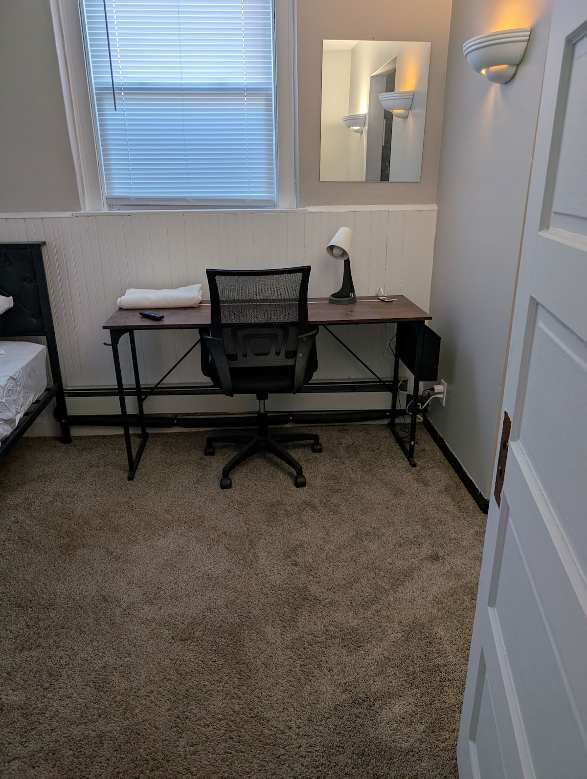 King Bed in Hip Area near Macalester college.9C