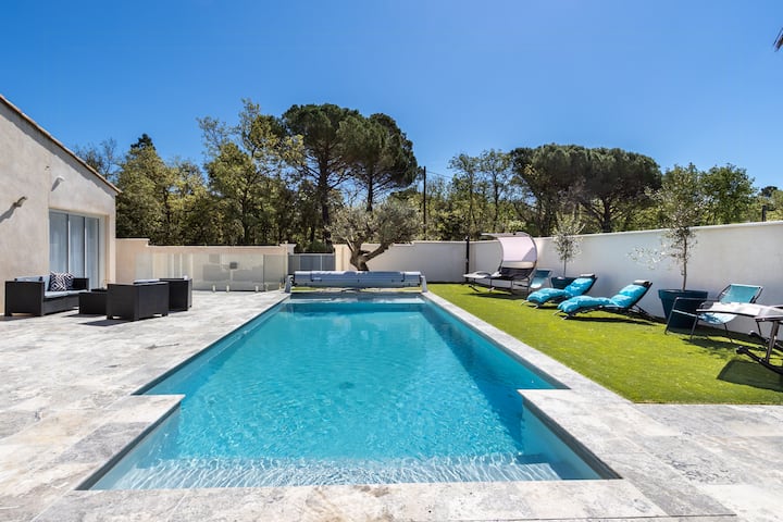 Belle Villa Avec Piscine Et Jeux à Camps-la-source - Brignoles