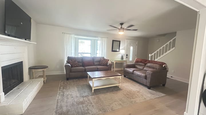 Welcome To The  Braves Truist  Park Townhouse. - Marietta, GA