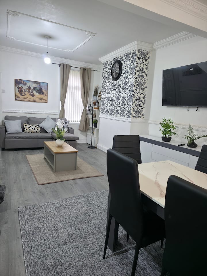 Costa Home - 3 Bed Home - Free On-street Parking - Hartlepool
