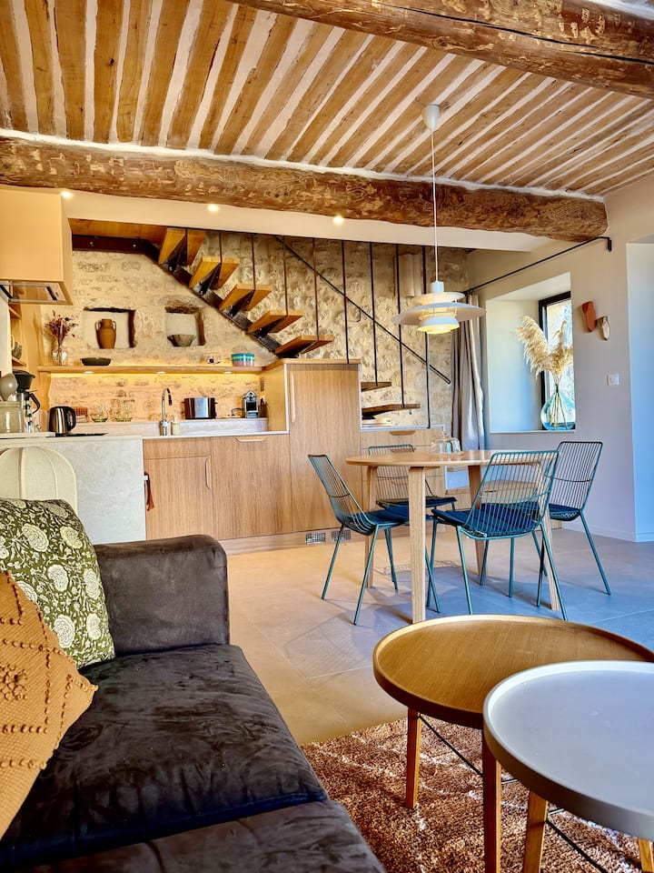 "La Maison Des Escaliers"
Maison De Village - Apt