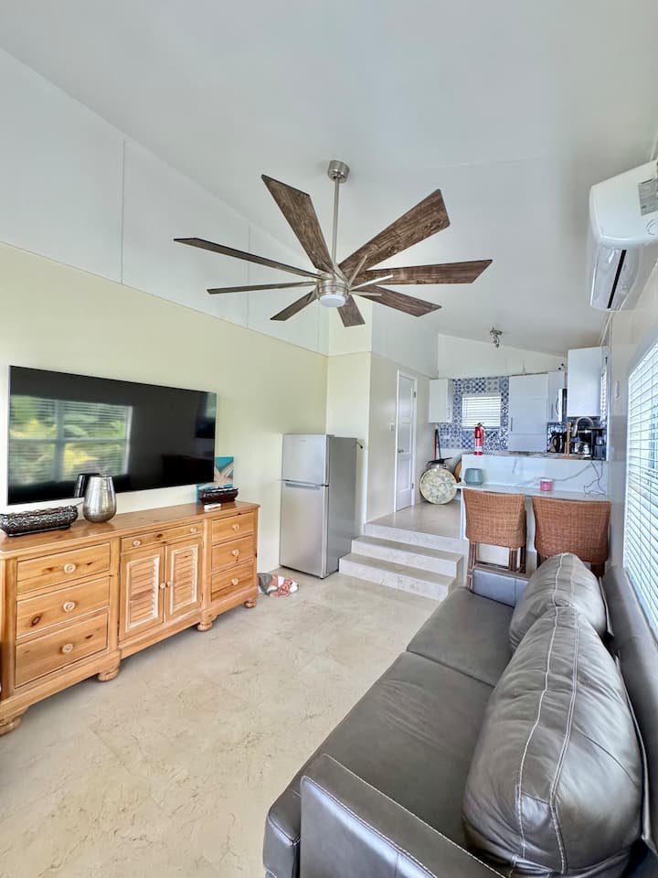 Cozy Oceanfront Studio Casita - Cayman Islands