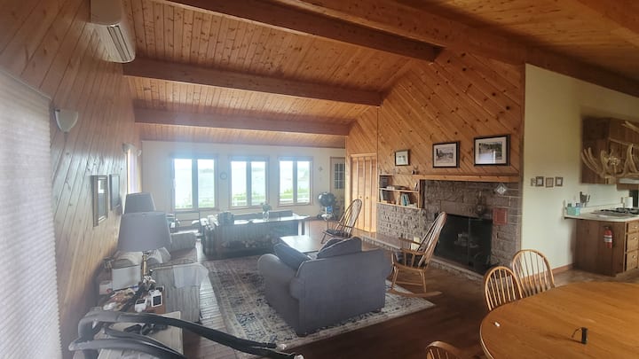 Quiet Coastal Escape- 13 Acre Oceanfront Cottage - Nouvelle-Écosse