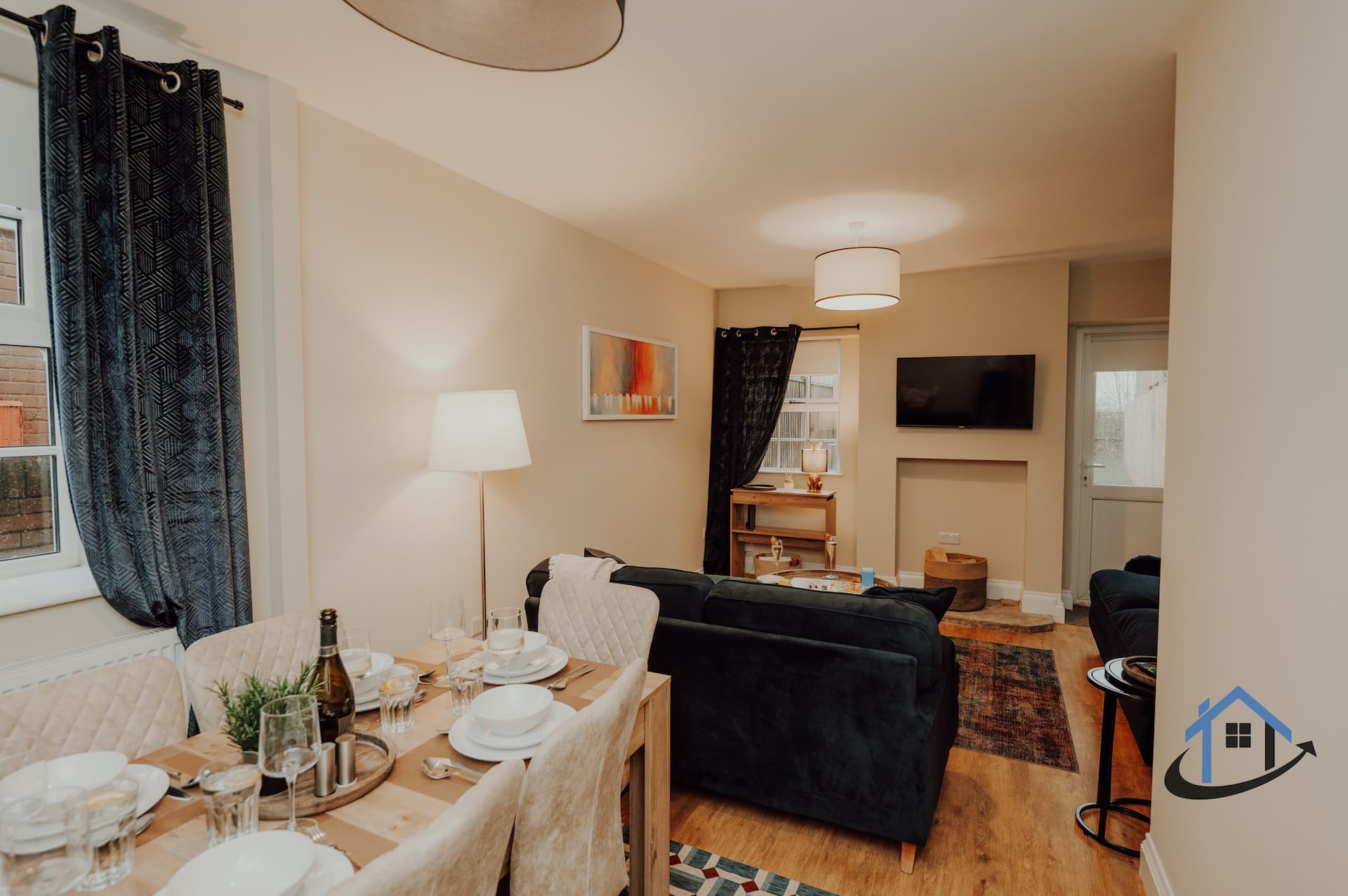 Dale House, sleeps 7, central, parking x2, garden - Nr Rushton Hall