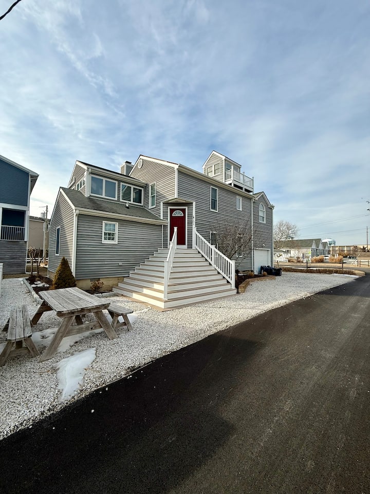 Bright & Breezy Bayside Home | Sleeps 10 - Dewey Beach, DE