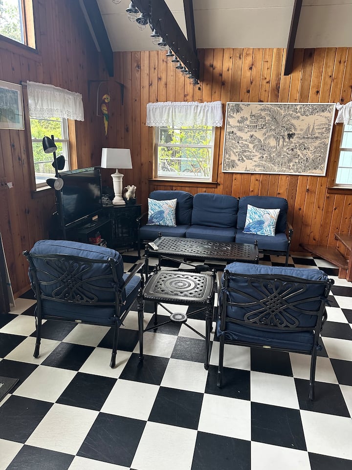 Kismet Chalet By The Sea! - Ocean Beach, NY
