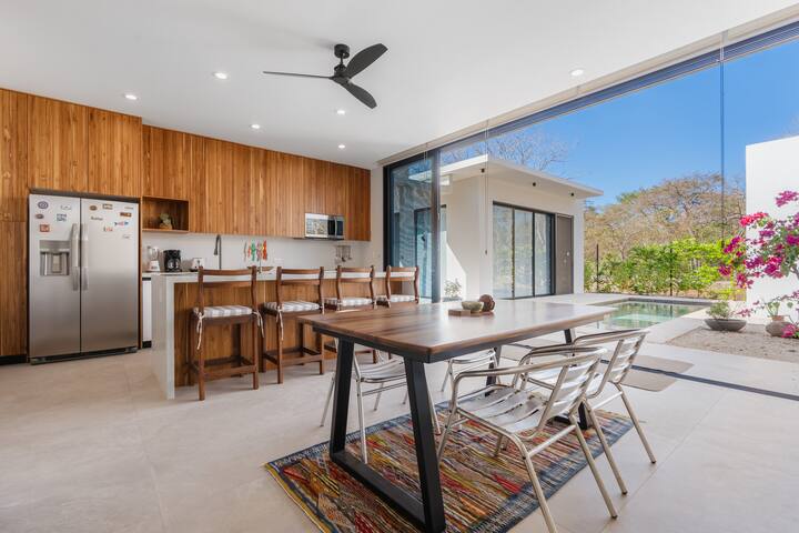 Villa Cielo | Modern Garden Retreat | 5 min Beach