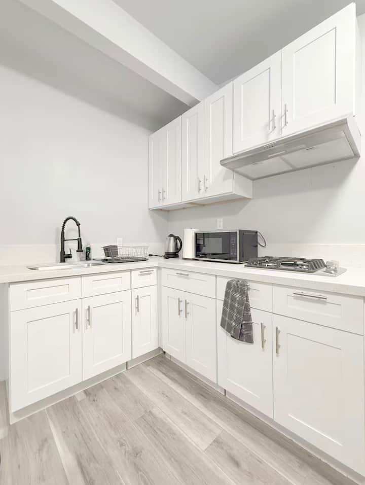 Oc Getaway: 1br Studio W/ Fast Wifi, Full Kitchen - Seal Beach, CA