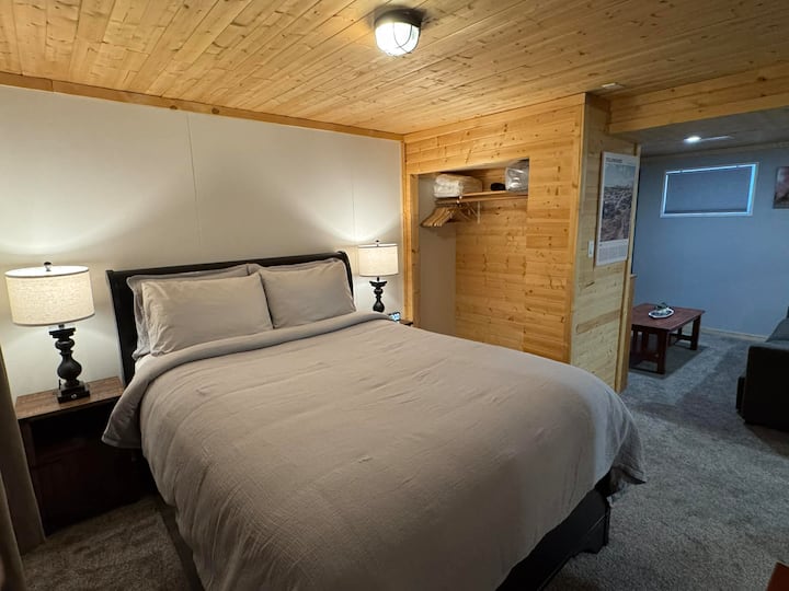 Modern Basement Suite At The Heart Of Downtown - Yellowknife