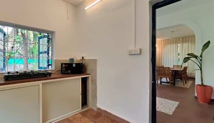 Full kitchen image 2
