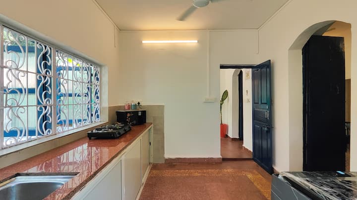 Full kitchen image 1