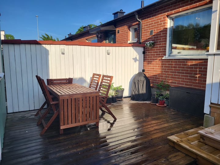 Radhus I Lugnt Område Nära ÅBytravet - Mölndal