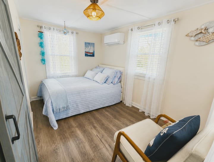 full sized bed with twin trundle under