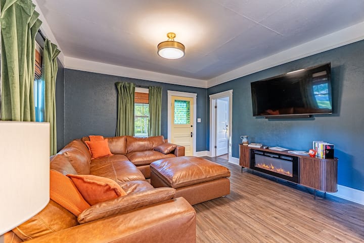 Modern 1940 Bungalow | 1.5 Mi To Fayette-nat'l Pk - Fayetteville, WV