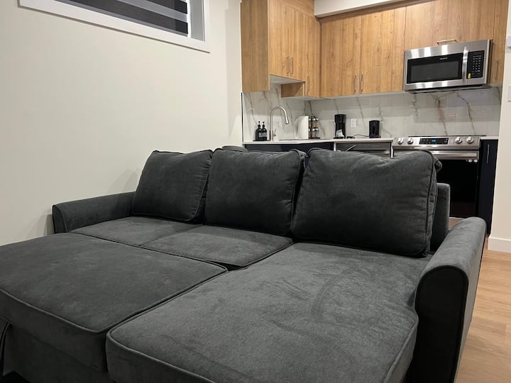 Clean & Cozy New Suite, 10 Mins To Downtown - Saint Albert