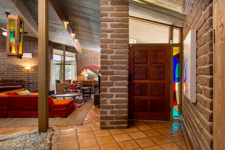Unique Home Perfect For Gatherings! - Cities of Gold Casino