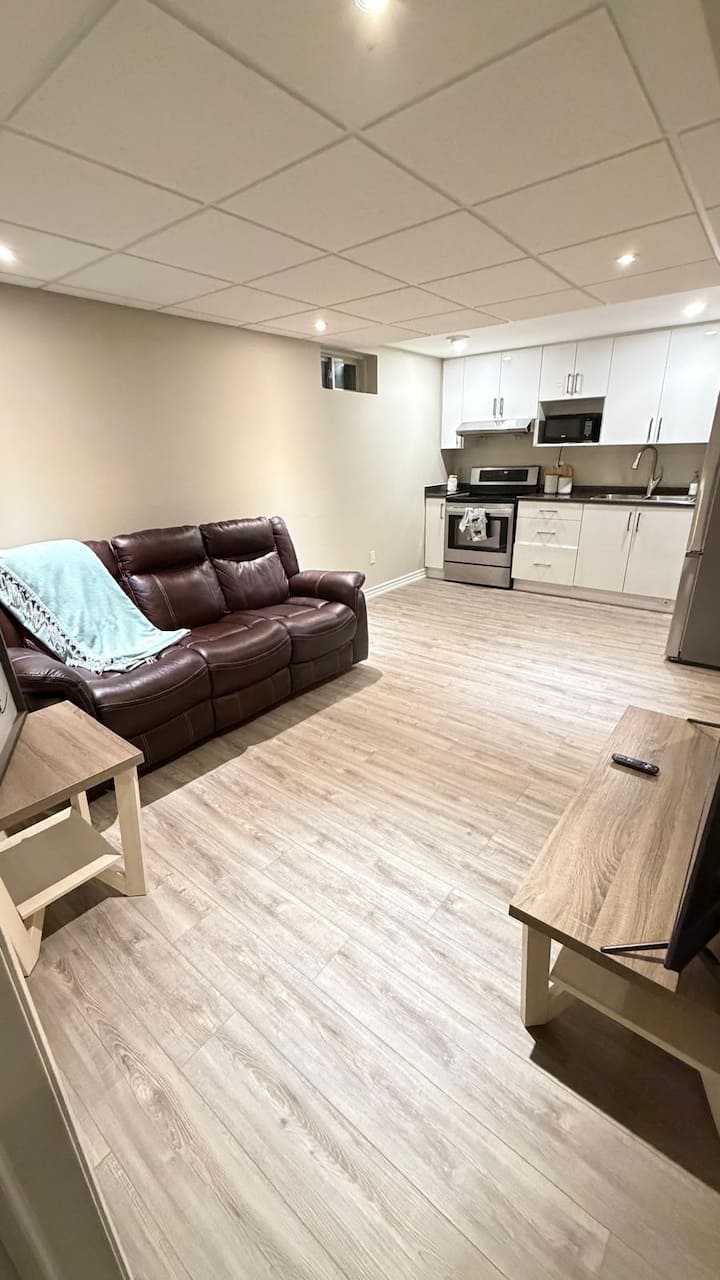 Cozy And Modern Guest Suite In Ajax - Ajax