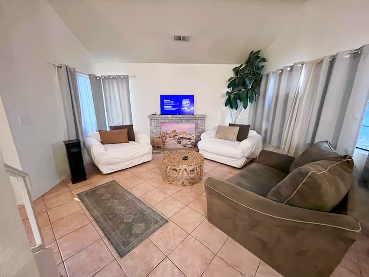 3 Bedroom Bundle| Upstairs| Month-to-month Open - Lake Elsinore, CA