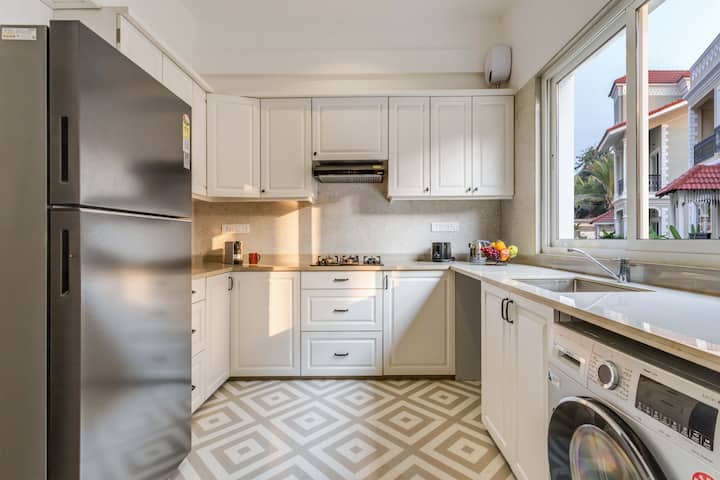 Full kitchen image 1