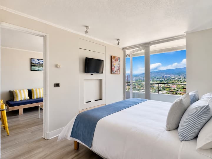 Metro Manquehue · Andes View · King Bed - Las Condes