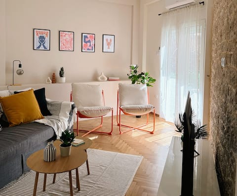 Popular Airbnb listing: Stylish Apartment in the Heart of Athens in αγ.κων/νοσ πλ.βαθησ