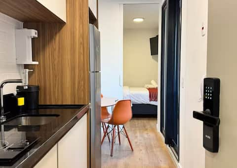 Top Airbnb: Cozy Retreat | Corner of Rua dos Pinheiros em Pinheiros