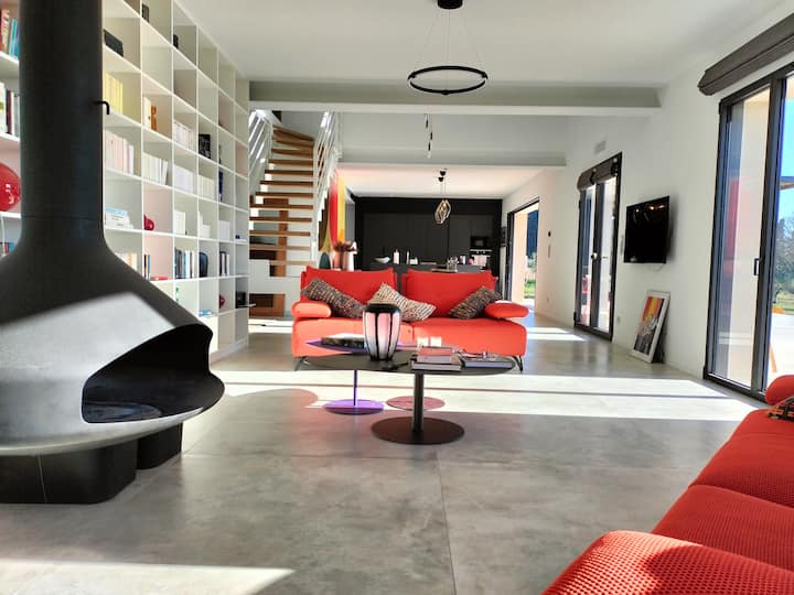 Mas Des Buissons
Luxury Villa With Pool
Provence - Tarascon